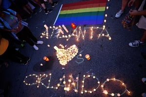 Un hommage aux victimes de la tuerie d’Orlando, le 12 juin 2016. © David Goldman/AP/SIPA