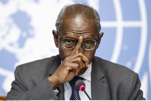 Yemane Gebreab, conseiller spécial du président érythréen, se justifiant des accusations de violations des droits de l’Homme par son pays face aux membres de l’ONU à Genève, le 8 juin 2016 © Salvatore Di Nolfi/AP/SIPA