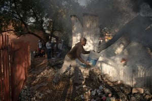 Scène de saccages à Mamelodi, un bidonville de Pretoria, en Afrique du Sud, le 21 juin 2016. © Mujahid Safodien/AFP