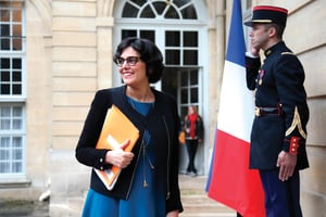 Se rendant à une réunion avec un syndicat étudiant, à Matignon, le 11 avril. © CHARLES PLATIAU/REUTERS