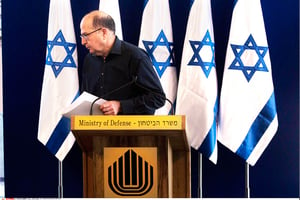 Ministre de la Défense démissionnaire, Moshe Ya’alon s’est déclaré candidat à la succession de Netanyahou. © SEBASTIAN SCHEINER/AP/SIPA