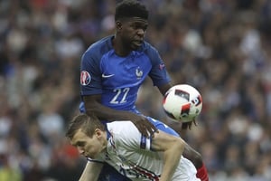 Samuel Umtiti lors du match France-Islande en quart de finale de l’Euro 2016 au stade de France, le 3 juillet 2016. © Petr David Josek/AP/SIPA