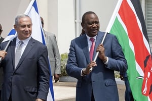 Benyamin Netanyahou et Uhuru Kenyatta le 5 juillet 2016 à Nairobi au Kenya. © Sayyid Abdul Azim/AP/Sipa