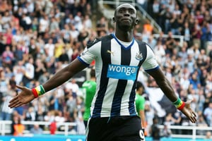 L’attaquant sénégalais Papiss Cissé avec Newcastle contre Southampton, le 9 août 2015 à St James’ Park. © AFP/LINDSEY PARNABY