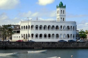 Les Etats membres de la COI ont choisi de mettre le secteur touristique. Ici l’ancienne Mosquée du Vendredi à Grand Comores. © David Stanley /Flickr cretaive commons