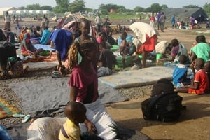 Photo fournie par l’ONU d’habitants ayant trouvé refuge dans un camp de l’ONU à Juba. © afp.com – BEATRICE MATEGWA