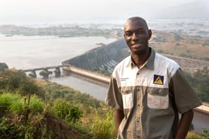 Henri Makap, directeur de la production Ouest de la SNEL, pose devant le barrage Inga 1, à 350 km à l’ouest de Kinshasa, en République démocratique du Congo, le 26 juin 2016. © Gwenn Dubourthoumieu pour J.A.