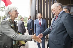 Christine Lagarde, du FMI, et Chedly Ayari, de la BCT, le 9 septembre 2015, à Tunis. L’opposition dénonce une pression des institutions financières internationales. © Stephen Jaffe/IMF Staff Photo