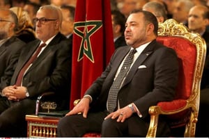 Abdelilah Benkirane, le chef du gouvernement, et Mohammed VI. © Abdeljalil Bounhar/AP/SIPA