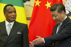 Les présidents congolais, Denis Sassou Nguesso, et chinois, Xi Jinping, le 5 juillet 2016 à Pékin. © Ng Han Guan / AP / SIPA