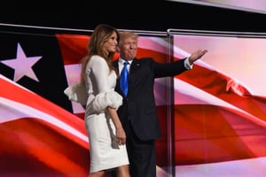 Donald Trump et son épouse Melania Trump lors de la convention républicaine le 18 juillet 2016 à Cleveland. © AFP