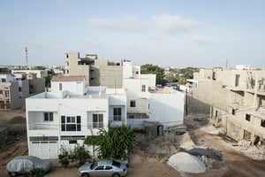 Dans le quartier de Ouakam, à Dakar, le 3 juillet 2013. © Sylvain CHERKAOUI pour Jeune Afrique