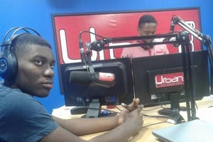 Samuel sur la radio gabonaise Urban FM. © Facebook