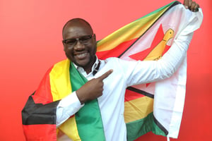 Evan Mawarire est à l’origine de la campagne #This Flag, qui prend pour symbole le drapeau du Zimbabwe pour critiquer le régime Mugabe © Tsvangirayi Mukwazhi/AP/SIPA