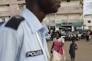 Un policier, à Dakar, le 31 juillet 2010. © Rebecca Blackwell/AP/SIPA