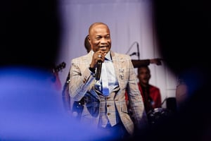 Koffi Olomidé en concert à Brazzaville, lors du forum Forbes Afrique 2014. © Pierre Morel/DIVERGENCE