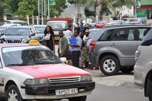 Dans le centre-ville de Libreville, en janvier 2012. © Tiphaine Saint-Criq pour Jeune Afrique