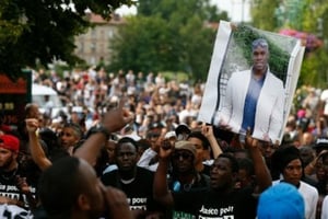 Manifestation pour réclamer la lumière sur la mort d’Adama Traoré. Beaumont-sur-Oise. 22 juillet 2016 © AFP / Thomas Samson