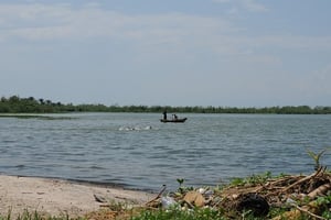 Pêche sur le Lac Tanganyika. Photo non datée. © Wkimedia Commons.
