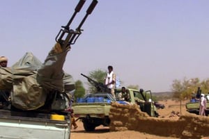Des membres d’un groupe armé dans des véhicules, à Kidal, au Mali, le 13 juillet 2016. © SOULEYMANE AG ANARA / AFP