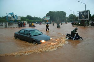 Des rues inondées d’Ouagadougou, le 1er septembre 2009. © AFP/AHMED OUOBA