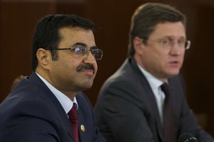 Alexander Novak (dr.), le ministre russe de l’Énergie, et son homologue qatari Mohammed Saleh Al Sada, le 03 juin 2016, à Moscou. © Ivan Sekretarev/AP/SIPA