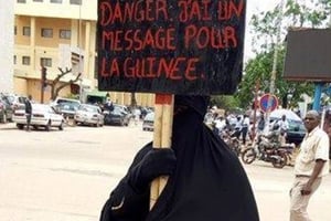 La veuve en burqa souhaitait faire passer un message de détresse aux plus hautes autorités guinéennes. © DR