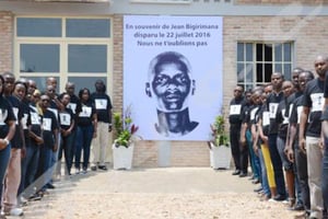 Cérémonie d’hommage à Jean Bigirimana au groupe de presse burundais Iwacu, jeudi 25 août. © Iwacu / DR