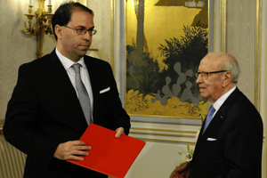 Le nouveau chef du gouvernement Youssef Chahed en compagnie du président Béji Caïd Essebsi, le 3 août 2016. © Hassene Dridi/AP/SIPA