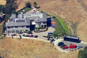 Vue aérienne du domicile de Chris Brown, que la police a perquisitionné le 30 août 2016. © AP/SIPA