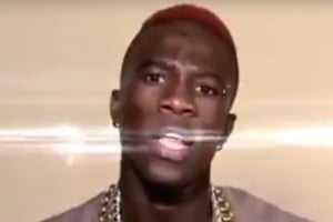 Tamsir Touré, rappeur accusé de viol et provisoirement libéré. © Capture d’écran d’un de ses clips sur Youtube