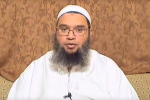 Anti-Daesh, anti-violence, le cheikh Hammad El Kabbaj n’en est pas moins adepte d’une vision rigoriste de l’islam. © Capture YouTube