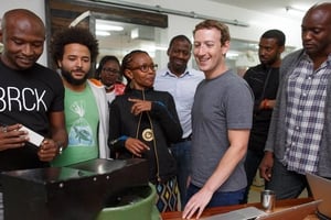 Mark Zuckerberg, Facebook’s chief executive officer, poses with Kenyan tech entrepreneurs in Nairobi’s iHub © Photo: Facebook