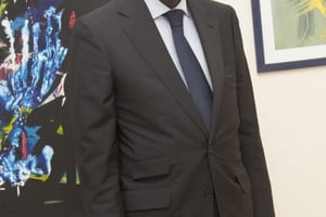 Serigne Mboup (à g.) accuse Mansour Cama (à dr.), président de la Confédération nationale des employeurs du Sénégal, de conspirer contre lui. © I. Kone