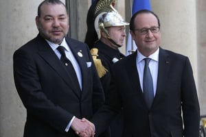 Le roi du Maroc Mohammed VI avec le président François Hollande le 17 février 2016 à l’Élysée. © Christophe Ena/AP/SIPA