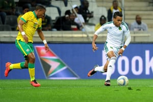 Le Sud Africain Andile Jali (g) à la lutte avec Moulaye Khalil de la Mauritanie à Nelspruit, le 2 septembre 2016. © AFP