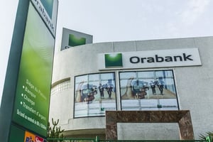 Façade d’une agence de la banque Orabank à Abidjan, en Côte d’Ivoire, en mars 2016. © Jacques Torregano pour Jeune Afrique