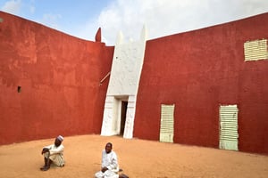 Dans la cour intérieure du palais du sultan. © François-Xavier Freland pour JA