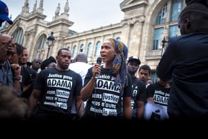 À Paris, le 30 juillet. Rassemblement en hommage à Adama Traoré, décédé à la suite de son arrestation par les gendarmes à Beaumont sur Oise. © Valérie Dubois/hanslucas