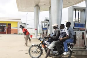 Station essence à Yaoundé (Cameroun). © Vincent Fournier/Jeune Afrique/JA