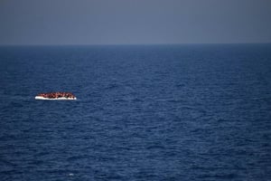 Au moins 29 personnes sont mortes et 150 ont été secourues mercredi 21 septembre 2016 par des sauveteurs après le naufrage d’un navire de migrants en Méditerranée. © GABRIEL BOUYS/AFP