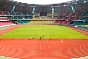 Le nouveau stade, parfaitement entretenu, n’est pratiquement pas utilisé. © Baudouin Mouanda pour JA