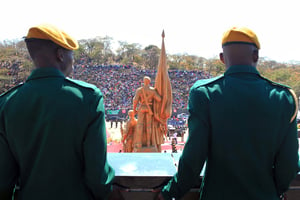 Les anciens héros de l’indépendance ont massivement boycotté le discours que le chef de l’État a prononcé le 8 août à Harare. © Tsvangirayi Mukwazhi/AP/Sipa