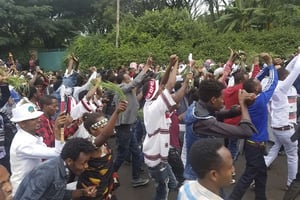 Une foule d’Éthiopiens à l’occasion du festival annuel à Bishoftu, le 2 octobre 2016. © Stringer/AP/SIPA