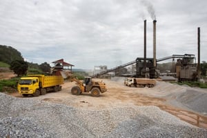 Likasi, RD Congo, le 26 février 2015. La Grande Cimenterie du Katanga, située à Likasi, troisième ville de la province minière du Katanga, située à 120 km à l’ouest de la capitale provinciale Lubumbashi. © Gwenn Dubourthoumieu pour Jeune Afrique