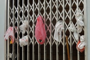 Après l’interdiction des sacs en plastique, en mars 2017, les autorités tunisiennes viennent officiellement de mettre en place une police environnementale. © Michael Coghlan/CC/Flickr