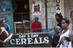 Un vendeur de produits agricoles à Nairobi. © Ben Curtis/AP/SIPA