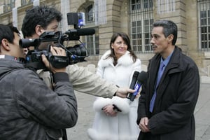 Omar Raddad et son avocate, en décembre 2008, à Paris. © LYDIE/SIPA