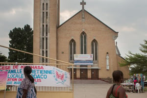 Une église de Kinshasa, en RDC, le 14 octobre 2014. © Gwenn Dubourthoumieu / Jeune Afrique