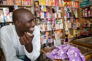 Une petite boutique de la capitale sénégalaise. © Photo mise à disposition par Weebi.